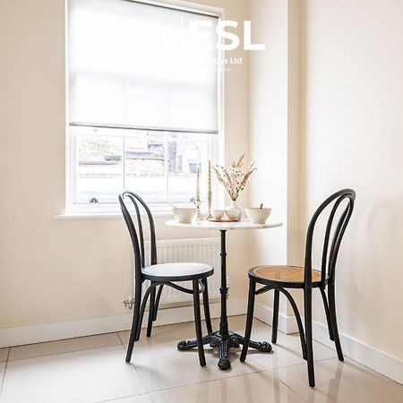 Elegant Apartment On Historic Cobbled High St Shrewsbury Town Centre Esterno foto