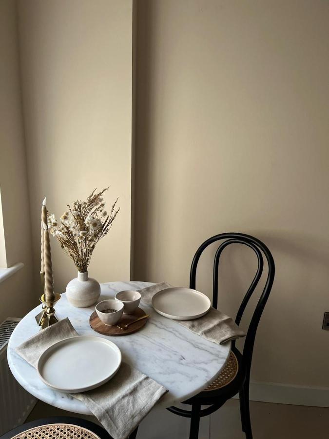 Elegant Apartment On Historic Cobbled High St Shrewsbury Town Centre Esterno foto